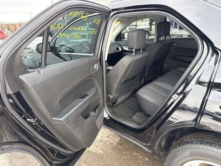 2017-chevrolet-equinox-lt-image-18