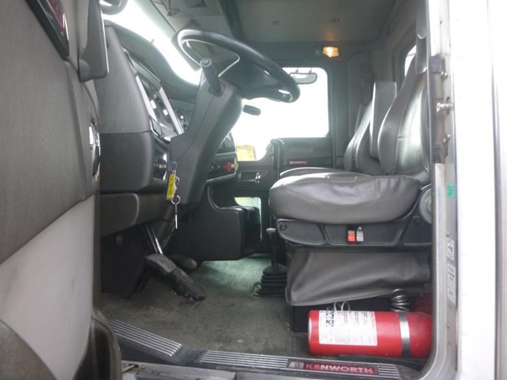 2012-kenworth-t800-image-12