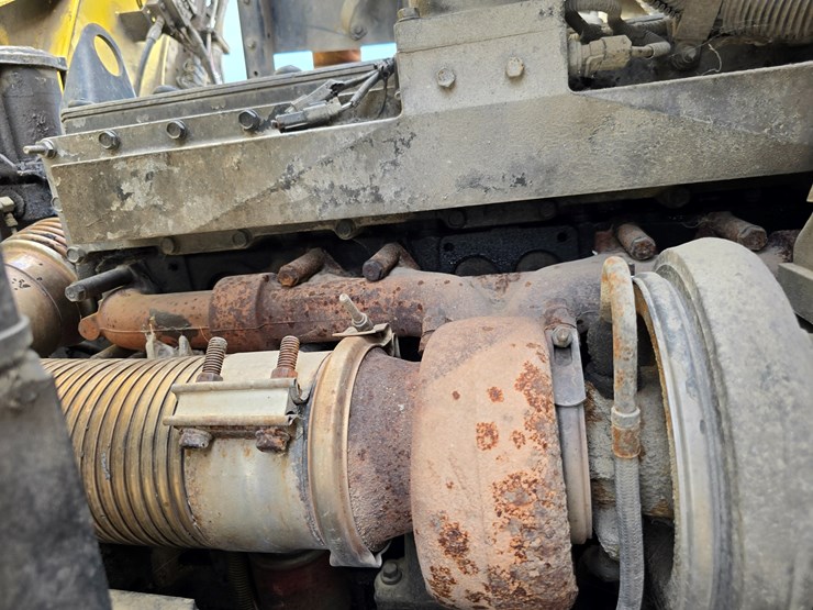 2003-peterbilt-320-image-78