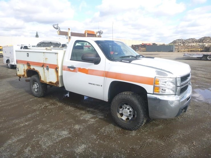 2009-chevrolet-2500-image-2