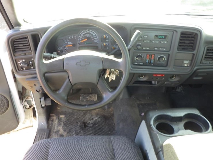 2004-chevrolet-2500hd-image-7