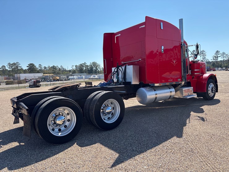 2002-peterbilt-379-image-5