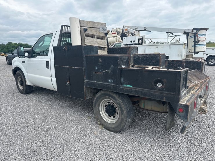 2004-ford-f350-xl-image-4