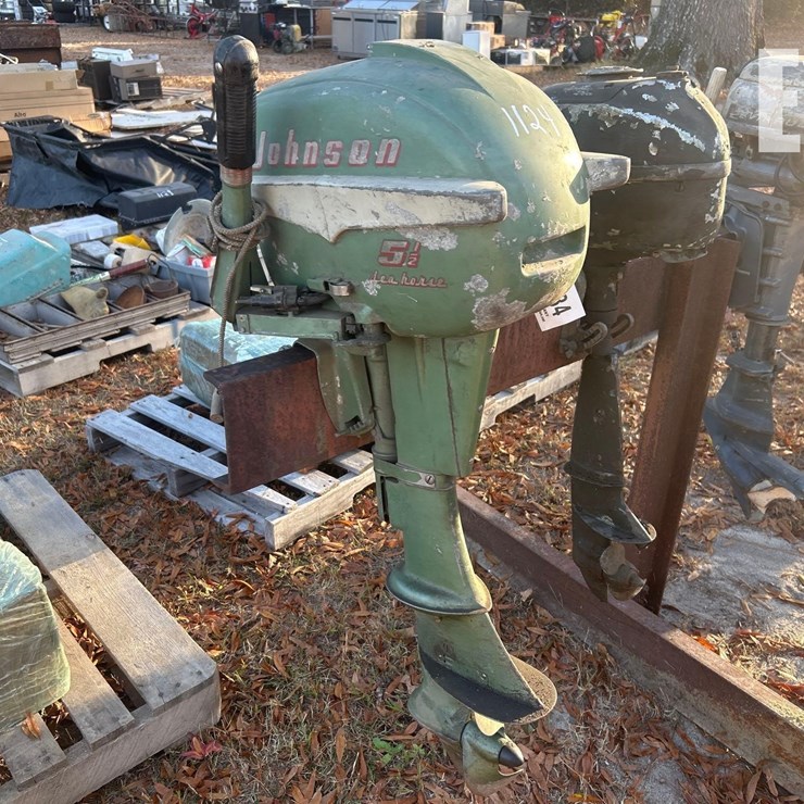 JOHNSON 5 1/2HP SEAHORSE OUTBOARD MOTOR