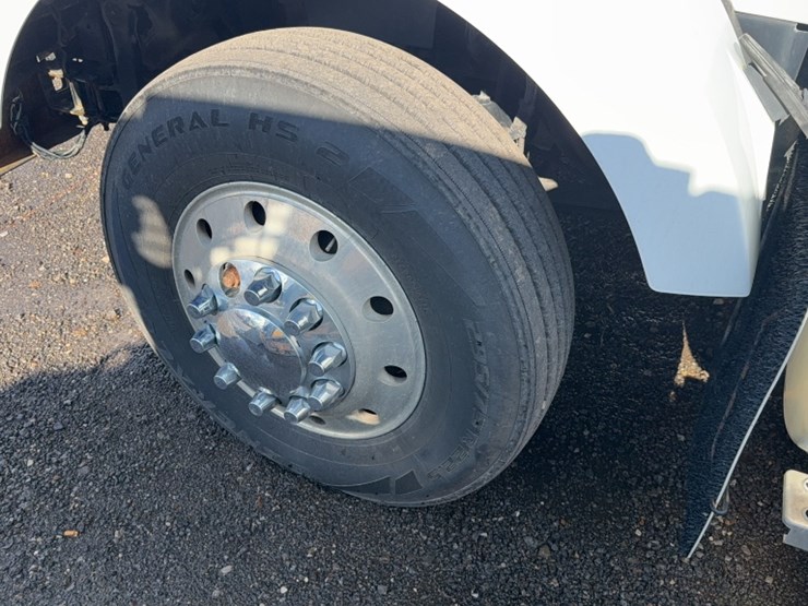 2013-kenworth-t800-image-13