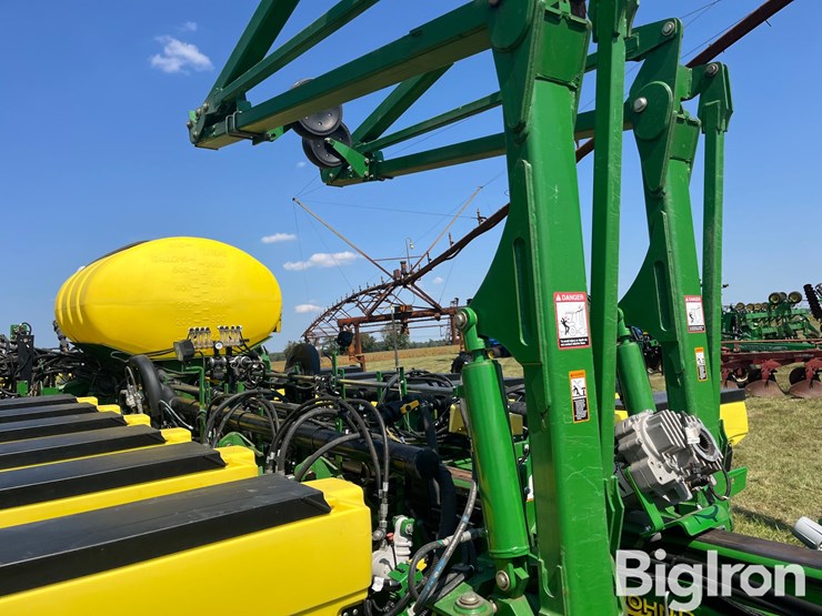 2011-john-deere-1770-image-14