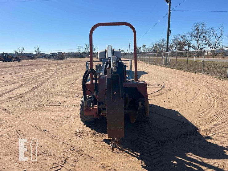 2004-ditch-witch-3700-image-3