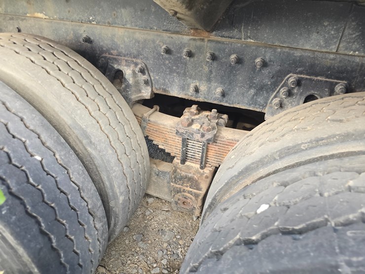 2002-peterbilt-320-image-58