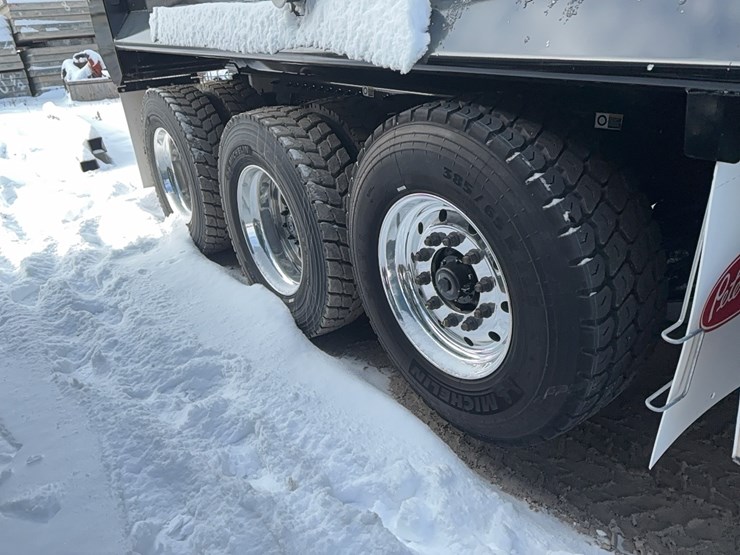 peterbilt-567-image-4