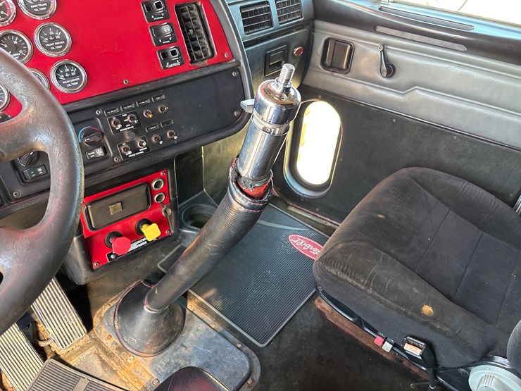 2002-peterbilt-379-image-22