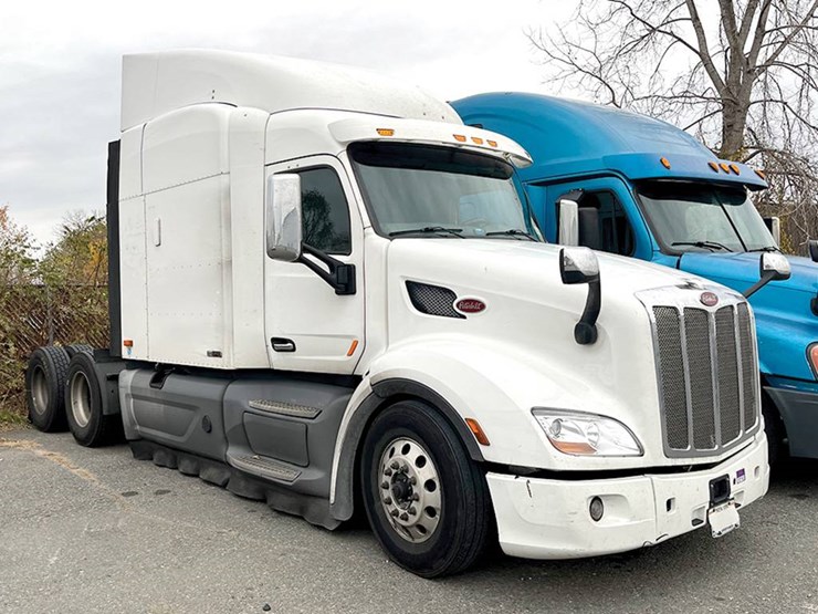2017-peterbilt-579-image-1