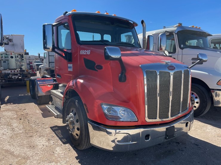 2019-peterbilt-579-image-2