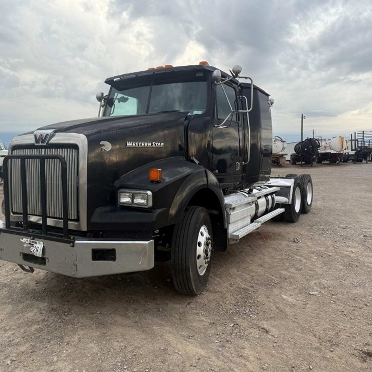 2012 WESTERN STAR 4900