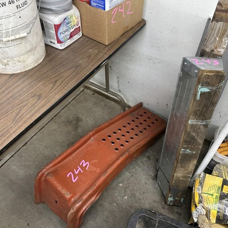 CAR RAMPS & SAW HORSES