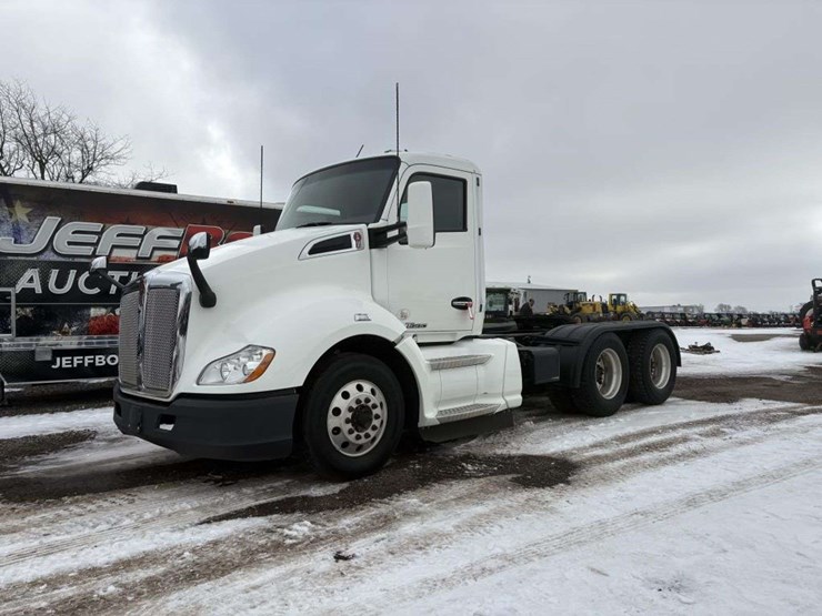 2018-kenworth-t680-image-1