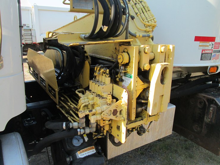 2016-freightliner-108sd-image-16