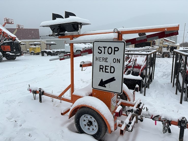 north-america-traffic-rcf2.4-remote-controlled-flagman-portable-traffic-signal-sn:rcf3.4436-image-6