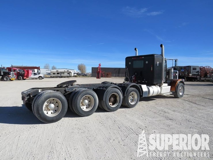 peterbilt-388-image-3