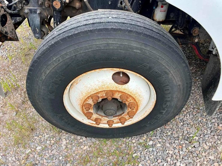 2012-peterbilt-337-image-10