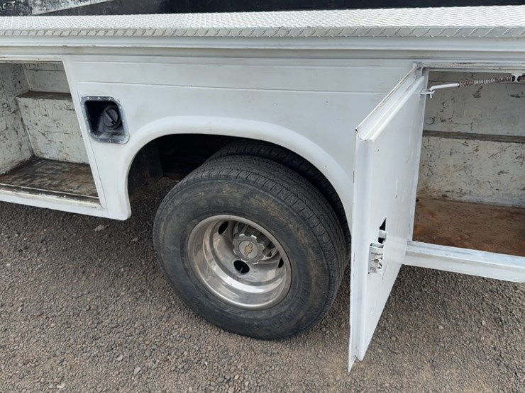2003-chevrolet-3500-image-13