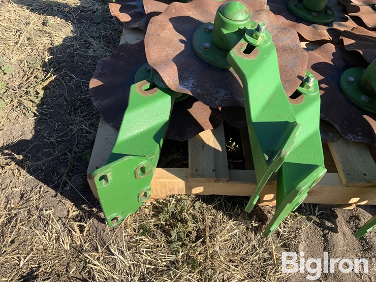 john-deere-12-image-16