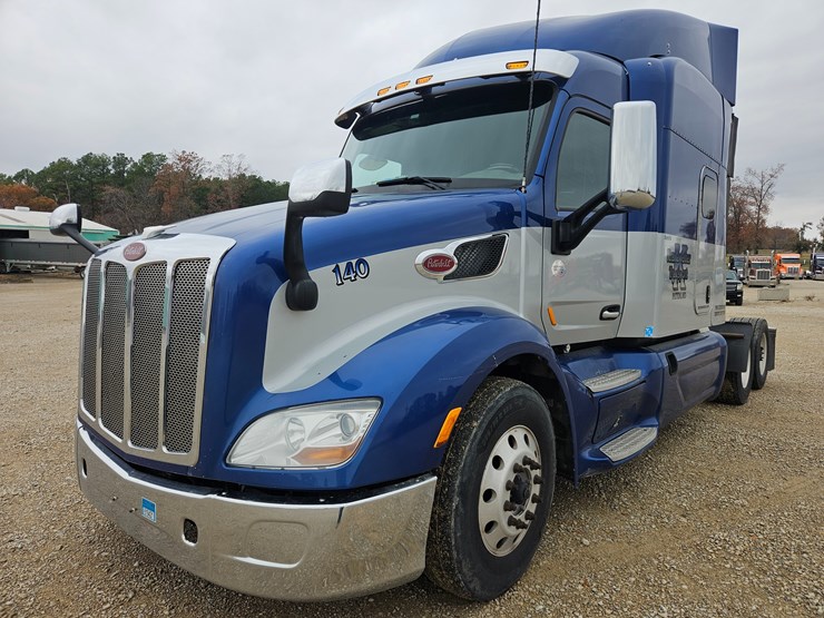 peterbilt-579-image-1