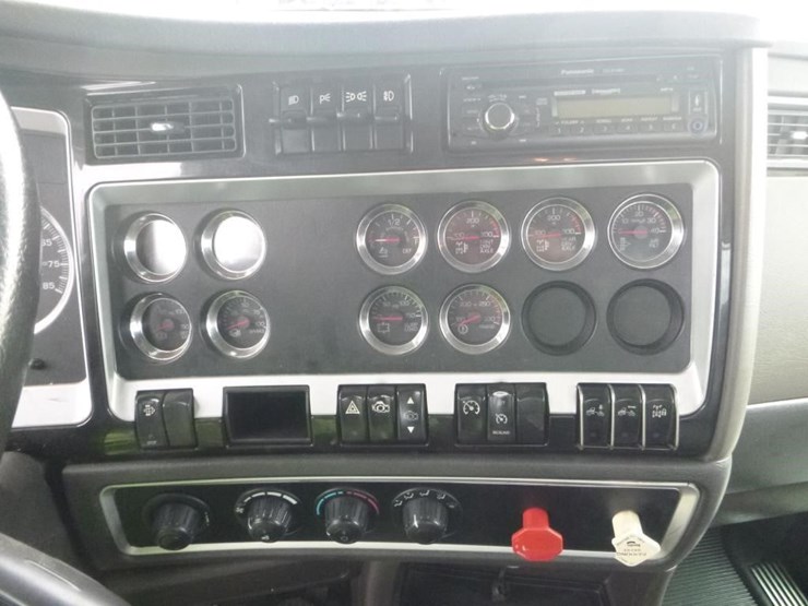 2012-kenworth-t800-image-15