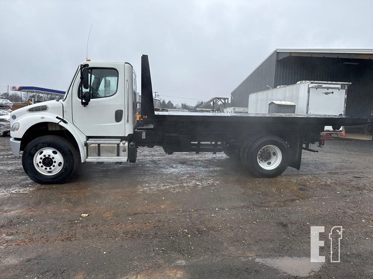 freightliner-business-class-m2-106-image-2