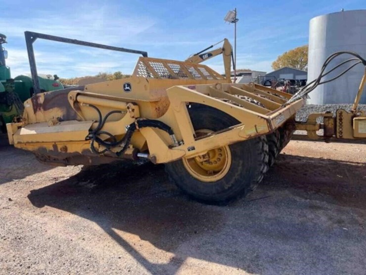 2004-&-2005-john-deere-1812-scraper-package-of-two-image-5