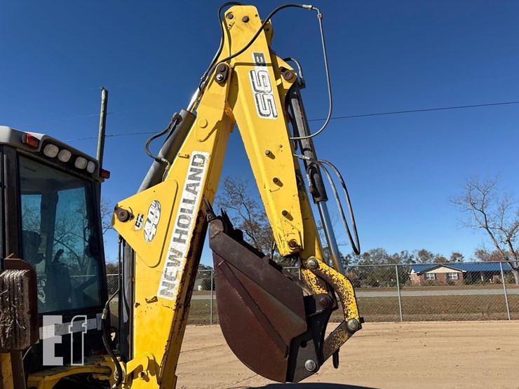 new-holland-b95-image-15