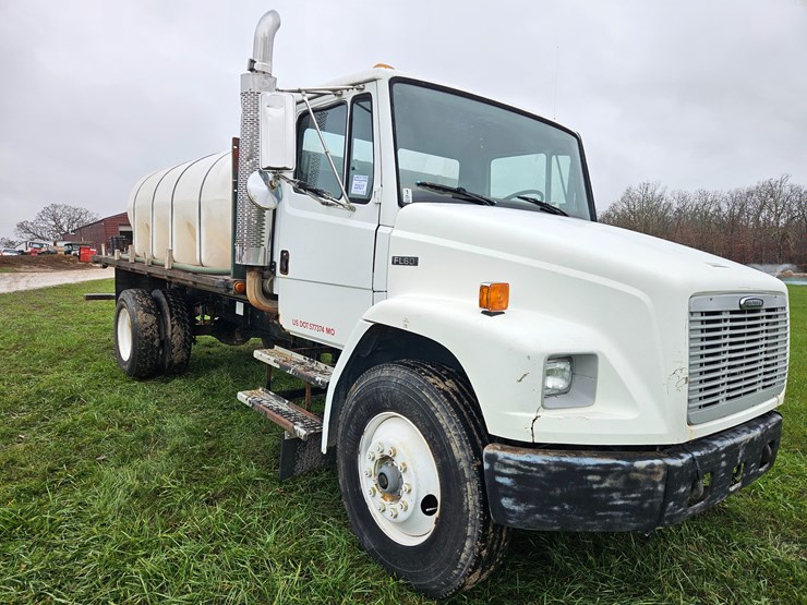 freightliner-fl70-image-24