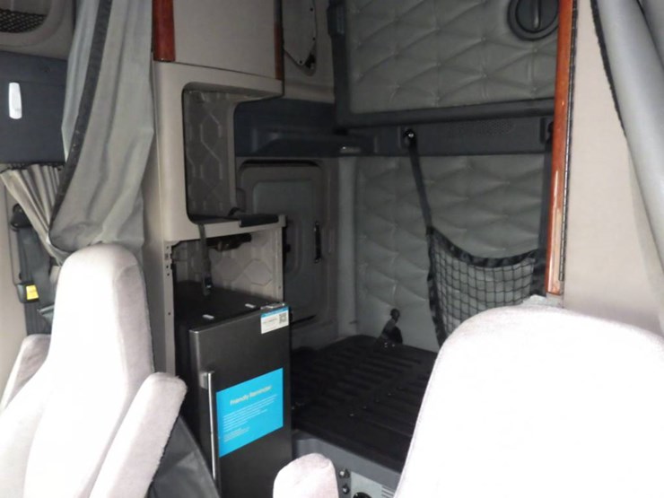 freightliner-cascadia-125-image-21