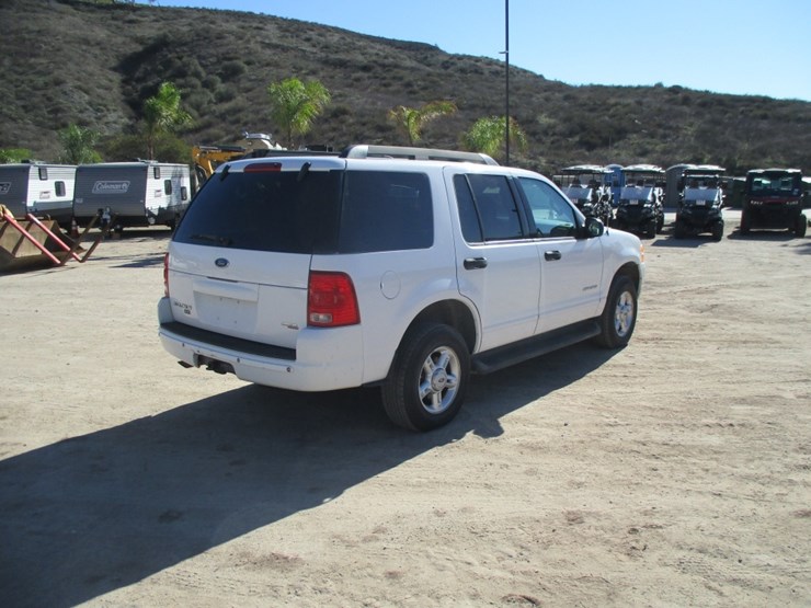 ford-explorer-xlt-image-3