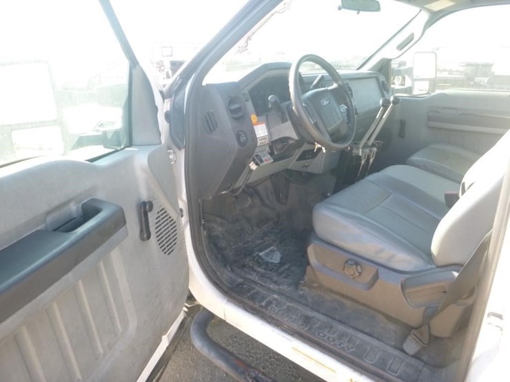 2012-ford-f550-image-10