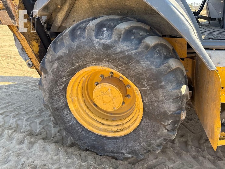 2016-deere-310sl-image-12