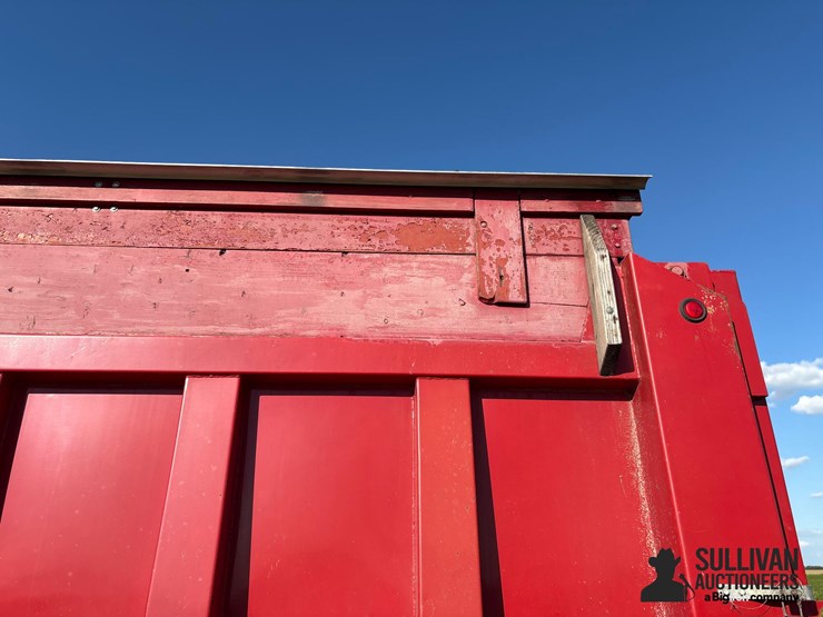 international-4900-image-10