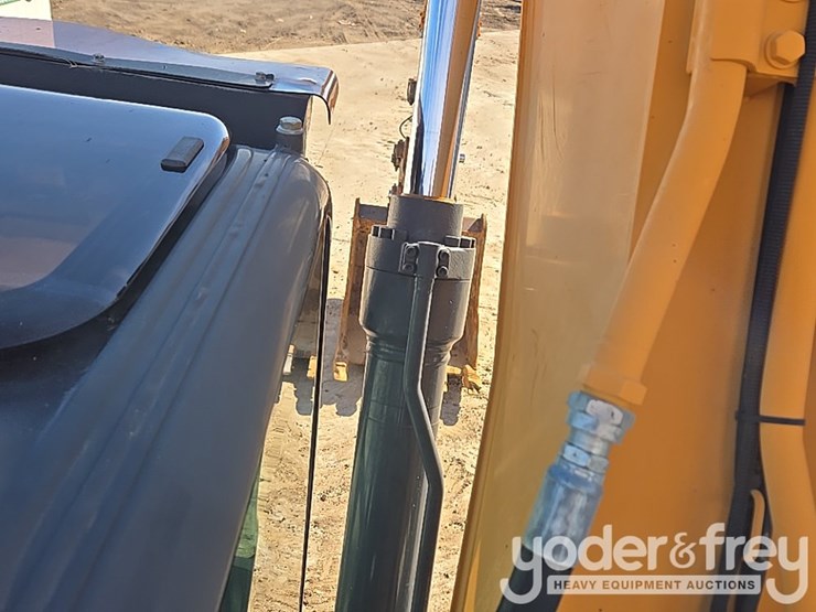 2021-case-cx210-lc-image-80