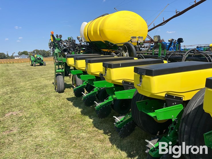 2011-john-deere-1770-image-16