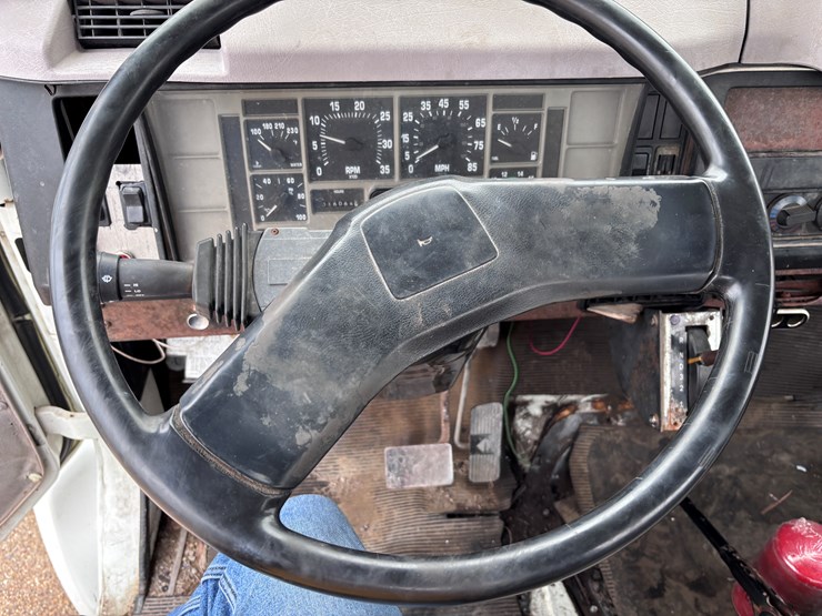 1997-international-4700-image-13