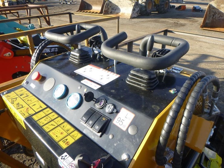 2025-agt-mx-mrt14-skid-steer-track-loader-image-13