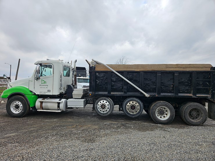 freightliner-columbia-120-image-9