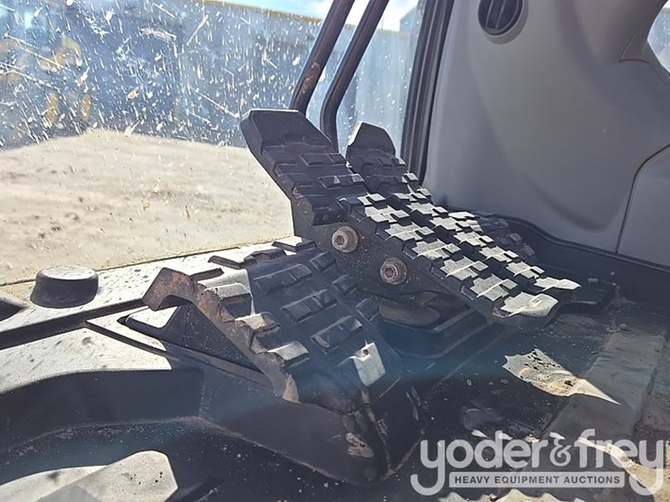 2021-case-cx210-lc-image-178