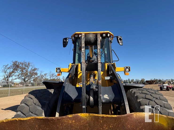 2022-deere-624-p-tier-image-17