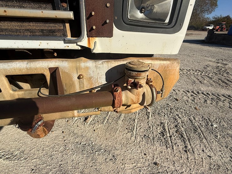 mack-r686st-image-40