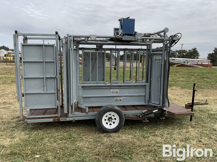 pearson-portable-hydraulic-squeeze-chute-image-4