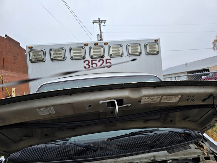 2010-ford-e450-image-26