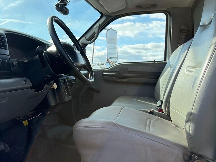 ford-f650-xl-image-13