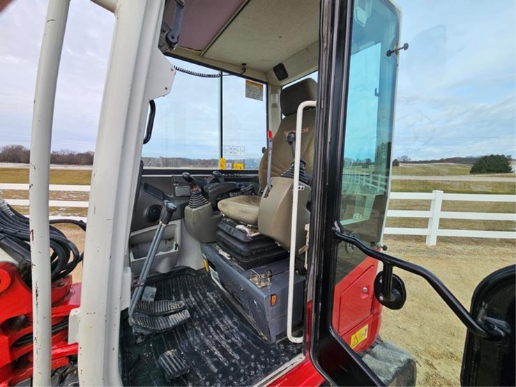 #3422-•-takeuchi-tb260-excavator-image-19