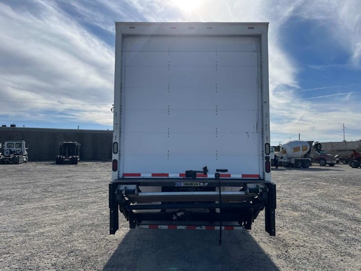 freightliner-m2-106-image-6