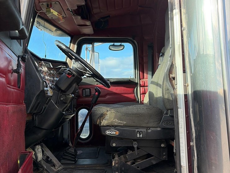 1999-peterbilt-379-image-19